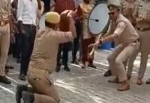 बीन की धुन पर ठुमका लगाने पर दरोगा और सिपाही लाइन हाजिर 1 5
