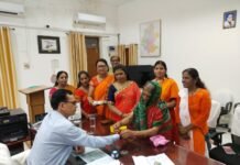 विश्व हिंदू परिषद बांसवाड़ा की दुर्गा वाहिनी मातृशक्ति की बहनों द्वारा बांसवाड़ा के जिला को बाँधी राखी WhatsApp Image 2022 08 13 at 3.48.41 AM