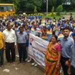 75 वां अमृत महोत्सव के उपलक्ष में महावीर इंटरनेशनल शाखा द्वारा में बांटे राष्ट्रीय तिरंगे झंडे WhatsApp Image 2022 08 13 at 5.41.50 AM