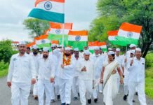 कांग्रेस सेवादल के स्वयंसेवकों ने आज़ादी की 75वीं वर्षगाँठ पर आज़ादी गौरव तिरंगा पदयात्रा छिंच पहुँची WhatsApp Image 2022 08 13 at 7.08.51 AM