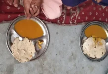 कच्ची रोटियां, पानी वाली दाल खाते हैं नन्हे बालक बालिकाए rt1942 1