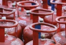 एलपीजी सिलेंडर की कीमत में 100 रुपये की हुई कटौती 1956922 untitled 14 copy