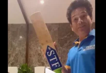 ट्रोल हो रहे सचिन तेंदुलकर, बैट की ग्रिप को साफ करते देख भड़के फैंस 2003541 untitled 8 copy