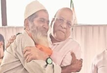 गुजरात चुनाव से पहले कांग्रेस को लगा बड़ा झटका कार्यकर्ताओं समेत 300 मुस्लिमों ने थामा बीजेपी का दामन gujarat congress