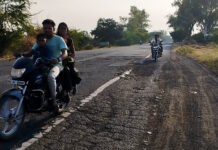 बांसवाड़ा के कलिंजरा भील कुवा नेशनल हाइवे 56 पर इन दिनों टूटी सड़को गड्डो से राहगीर हुए परेशान। thombale page 28 .10.22 2.Movie Snapshot