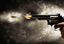 इलाका फायरिंग-बमबारी से दहला, आधा दर्जन लोग हुए घायल, कोयला तस्करी पर वर्चस्व के लिए हिंसक टकराव। Revolver pistol shoot bullet moment 1440x900