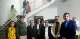राजस्थान हाई कोर्ट जयपुर खंड के न्यायाधिपति पंकज भंडारी एवं पूर्व न्यायाधिपति प्रकाश गुप्ता के बांसवाड़ा आगमन पर उनका जिला अभिभाषक संघ बांसवाड़ा की ओर से सर्किट हाउस बांसवाड़ा स्वागत WhatsApp Image 2022 11 20 at 12.51.00 PM
