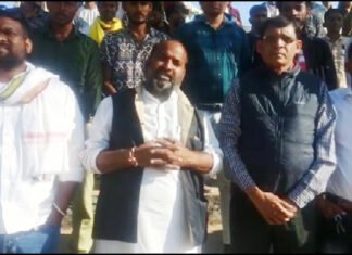 आदिवासी आरक्षण मंच का कारवा शुरु गोविंद गुरु राजकीय महाविद्यालय बांसवाड़ा के खेल स्टेडियम में कार्यक्रम हुआ। WhatsApp Image 2022 11 28 at 2.20.13 PM