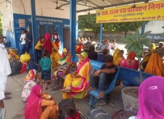 दूदू कस्बे में रोडवेज प्रशासन सें पूरी नहीं आने से यात्रियों को यात्रा करने में भारी परेशानी उठानी पड़ रही है। photo 2022 11 06 19 21 59