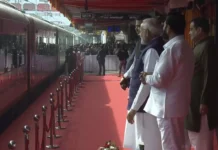 PM नरेंद्र मोदी ने नागपुर-बिलासपुर वंदे भारत एक्सप्रेस ट्रेन को दिखाई हरी झंडी। 2304707 untitled 51 copy