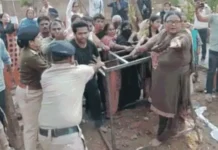 कांग्रेस और बीजेपी कार्यकर्ताओं के बीच हुई मारपीट अटल जी की मूर्ति लगाने को लेकर हुआ विवाद। 2354104 untitled 79 copy