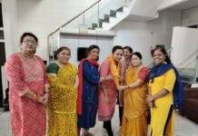 विश्व हिंदू परिषद बांसवाड़ा की दुर्गा वाहिनी वमातृशक्ति की बहनों द्वारा गोल्ड मेडल हासिल करने वाली बहन का किया स्वागत। WhatsApp Image 2022 12 11 at 6.42.06 PM