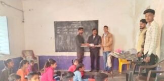 बच्चों को स्टेशनरी व विद्यालय परिवार को पढ़ाने की सामग्री वितरित कर मनाया जन्मदिवस। WhatsApp Image 2023 01 12 at 15.40.58