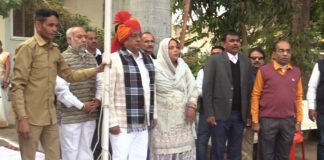नगर परिषद बांसवाड़ा में भी सभापति ने ध्वजा रोहन किया उसमे समस्त पार्षदों के साथ। nagar parishad jhnda rohan New Movie 3 2 2