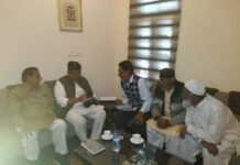 इन्द्राकॉलोनी मोहल्ले में सिक्योर कम्पनी से मीटर न बदल ने हेतु पार्षद जाहिद एहमद सिंधी ने प्रभारी मंत्री भवर सिंह भाति से मुलका कर ज्ञापन दिया। ward 31 jahid parshad