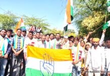 काँग्रेस के झंडे तले आगे बढ़े- डॉ बामनिया,दिखी आदिवासी संस्कृति की झलक हज़ारों काँग्रेस कार्यकर्ता,मतदाता हुए शामिल 1 hath abapura WhatsApp Image 2023 02 15 at 5.42.48 PM