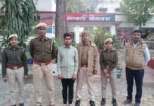 पांच-पांच सौ के नकली नोटों के साथ बांसवाड़ा पुलिस ने ऋषभ कलाल को दबोचा। WhatsApp Image 2023 02 01 at 10.57.19 PM