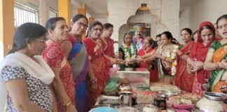 विश्व हिंदू परिषद बांसवाड़ा की दुर्गा वाहिनी मातृशक्ति एव आंचल चैरिटेबल ट्रस्ट की बहनों द्वारा आज 55 वी बेटी के कन्यादान में सहयोग किया गया है। WhatsApp Image 2023 02 23 at 7.33.22 PM