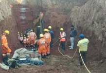 गहरे बोरवेल में गिरे बच्चे को निकाला गया। 2653615 untitled 83 copy