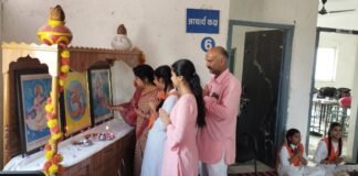 विद्यालय विद्या निकेतन बालिका उच्च माध्यमिक विद्यालय भारत नगर में सम्मान समारोह का आयोजन किया गया। WhatsApp Image 2023 03 18 at 4.12.03 PM
