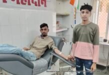 रक्तदान दान कर सेवा का संकल्प मजबूत करता बाँसवाड़ा का युवा। WhatsApp Image 2023 03 18 at 4.48.26 PM