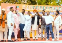 BJP अल्प संख्यक मोर्चा बांसवाड़ा के जिला अध्यक्ष इकबाल खान पठान ने भाजपा राजस्थान के नवनियुक्त प्रदेश अध्यक्ष सी पी जोशी का पदभार ग्रहण समारोह में जयपुर आने पर किया स्वागत। WhatsApp Image 2023 03 29 at 1.36.44 PM