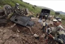 दंतेवाड़ा में नक्सली हमला, IED ब्लास्ट में 10 जवान शहीद, ड्राइवर की भी हुई मौत। 70309 feku