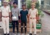 सरेआम राह चलते युवक से मोबाइल लूटने वाले दो आरोपियों को बांसवाड़ा पुलिस ने किया गिरफ्तार। WhatsApp Image 2023 04 14 at 8.43.10 PM