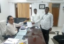 भारतीय ट्रायबल पार्टी के राष्ट्रीय कार्यकारिणी सदस्य विजय मईडा ने जिला कलेक्टर बांसवाड़ा को महामहिम राज्यपाल के नाम ज्ञापन सोपा। WhatsApp Image 2023 04 18 at 11.32.07 AM