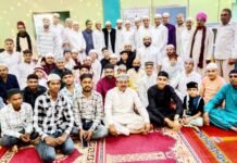 ईद के मोके पर बांसला गाँव में हिन्दुस्तान मे अमन शांति के लिए खुदा की बारगाह में उठे सैकड़ों हाथ। WhatsApp Image 2023 04 24 at 3.51.25 PM