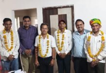 कांग्रेस के पदाधिकारियों का अभिनन्दन किया। WhatsApp Image 2023 04 28 at 3.21.18 PM