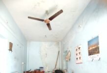 बिजली कटौती से रोजदार परेशान राजतलाब,इंद्रा कॉलोनी केवलपुरा क्षेत्र निवासी bijaligul hatsApp Image 2023 04 16 at 1.53.48 PM