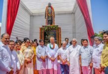 पूर्व राज्यपाल पंडित नवल किशोर शर्मा की प्रतिमा का अनावरण किया मुख्य मंत्री अशोक गेहलोत ने Fv1cXq2aEAUOjDn