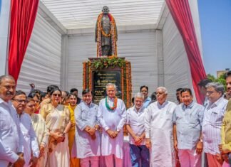 पूर्व राज्यपाल पंडित नवल किशोर शर्मा की प्रतिमा का अनावरण किया मुख्य मंत्री अशोक गेहलोत ने Fv1cXq2aEAUOjDn