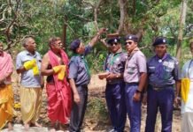 स्काउट बंधुओं ने किये वितरित सकोरे। WhatsApp Image 2023 05 03 at 12.50.27 PM