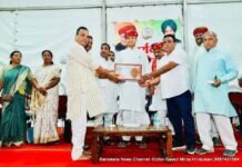 मुख्य मंत्री अशोक गहलोत ने बांसवाड़ा में भी जिला कांग्रेस कमेटी की और से आयोजित कार्यकर्ता सम्मेलन में सहभागिता के दौरान पार्टी के कार्यकर्ताओं का उत्साहवर्धन किया। 3a060e17 d2f4 4a63 a028 1ebdaa3a04e4