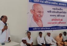 गांधी को पढ़कर आदमी,आदमी बन जाता है। 6610ce87 928d 4e54 a3e1 c239b11529b7