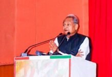 मुख्यमंत्री अशोक गहलोत मंगलवार को डूंगरपुर के दौरे पर। FzmmLXJWYAEZ6Nd