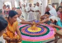 महापर्व के उपलक्ष में द्वारा सिद्धचक्र महामंडल विधान के दूसरे दिन 16 अध चढ़ाएं। ad186b50 c7bf 450d 950d ee29bb514105