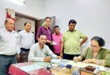 एडीईओ शफब अंजुम बनी, तत्काल ज्वॉइनिंग के आदेश होते ही किया पद ग्रहण bb70ffd9 8b56 44fc 8f02 4ddb21fe58ac