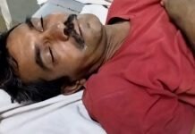 युवक को पहचाने बेहोश हालत में, सड़क किनारे पड़ा हुवा था,अब MG अस्पताल में भर्ती है behosh sadak par pada vyakti New Movie (3)