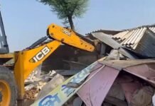 कुख्यात बदमाश की दुकान और ढाबे पर चला बुलडोजर, हिस्ट्रीशीटर के खिलाफ दर्ज है 19 से अधिक मुकदमे, bull