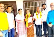 गुप्ता दंपत्ति ने किया नेत्रदान का संकल्प, इंडियन रेडक्रॉस सोसायटी के चेयरमैन डॉ.मुनव्वर हुसैन से मिल कर 1 netradan red cros