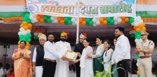 स्वतंत्रता दिवस पर डॉक्टर मुनव्वर हुसैन की टीम को सरहानीय कार्य करने पर किया सम्मानित , BN banswara news
