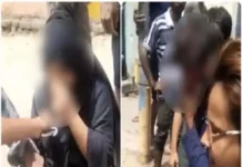 बुर्का पहनी महिला और दोस्त को भीड़ ने घेरा, BN Banswra News द्वारा प्रदत्त