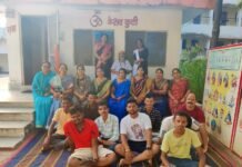 विश्व हिंदू परिषद बांसवाड़ा की दुर्गा वाहिनी और मातृ शक्ति की बहनों द्वारा रक्षाबंधन सूत् बांधकर महाराज से लिया आशीर्वाद । BN Banswra News द्वारा प्रदत्त