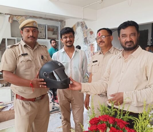 हेलमेट लगाएं, जीवन बचाएं अभियान अंतर्गत तैयब मोटर्स एवं इंडियन रेड क्रॉस सोसायटी के संयुक्त तत्वावधान में वाहन रैली का आयोजन किया गया, WhatsApp Image 2023 09 15 at 4.07.59 PM