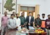 डॉ अंबेडकर राष्ट्रीय युवा संघ डेरीस के द्वारा बांसवाड़ा कलेक्टर यादव का फूल माला पगड़ी साल पहनाकर सम्मान कर बधाई दी BN News द्वारा प्रदत्त