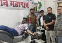 रक्तदान: एक अनमोल उपहार-खातुराम को रक्तदान कर शिक्षक दीपक चरपोटा ने जान बचाई बांसवाड़ा महात्मा गांधी राजकीय हॉस्पिटल में banswara news mirza