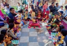 बसंत पंचमी के उपलक्ष्य में किया जाने वाले विद्या आरम्भ संस्कार का आयोजन हनुमान मंदिर, बस स्टैंड, ठिकरिया में किया गया Banswara News Pradatt (2)